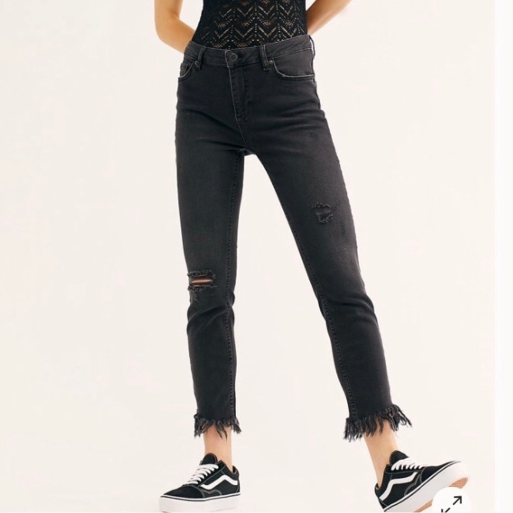Free People - Black Great Heights Crop Fray Jeans - Size 28